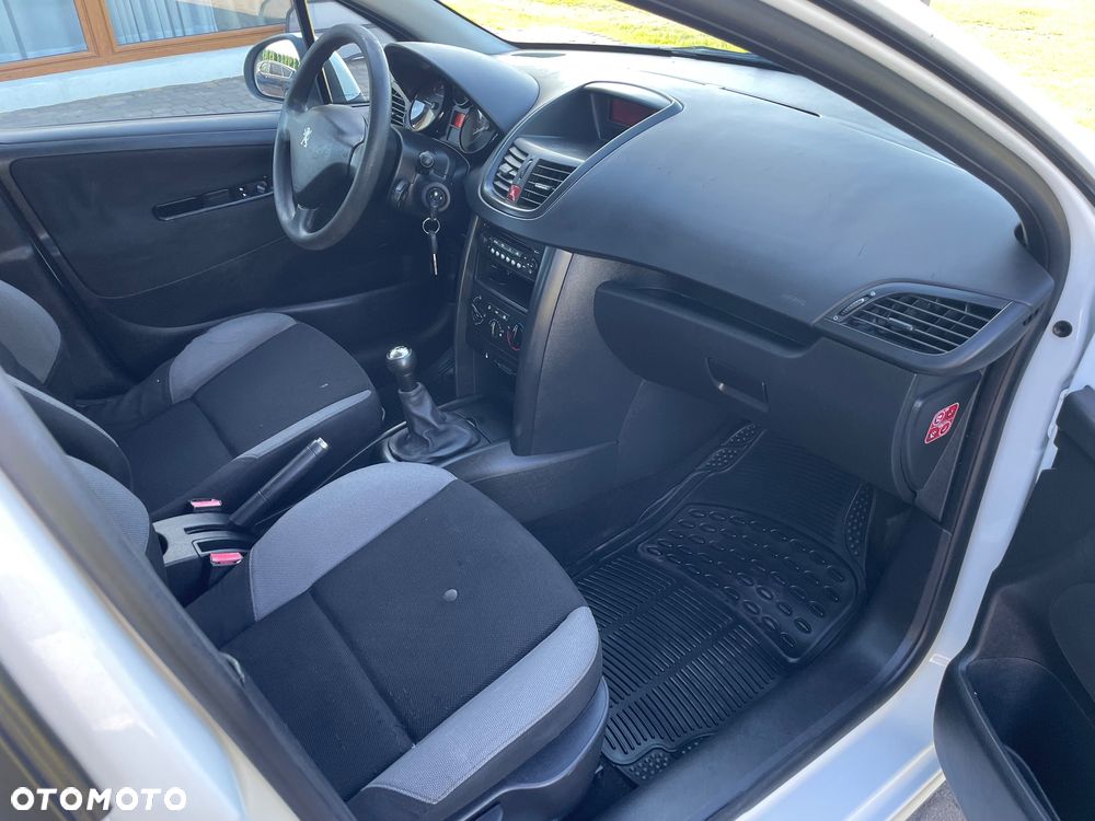 Peugeot 207 - 7
