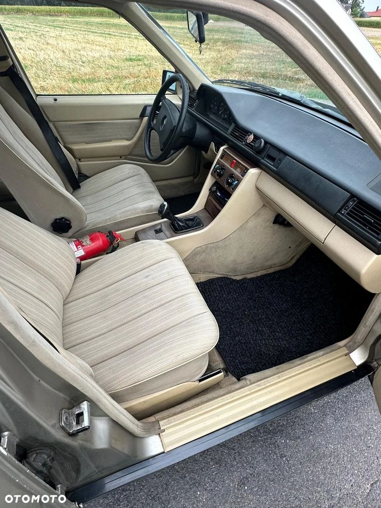 Mercedes-Benz W124 (1984-1993) - 11