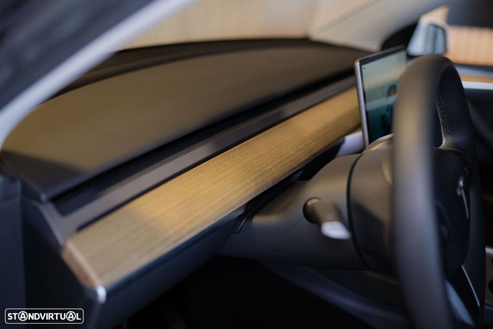 Tesla Model Y Long Range Dual Motor AWD - 18