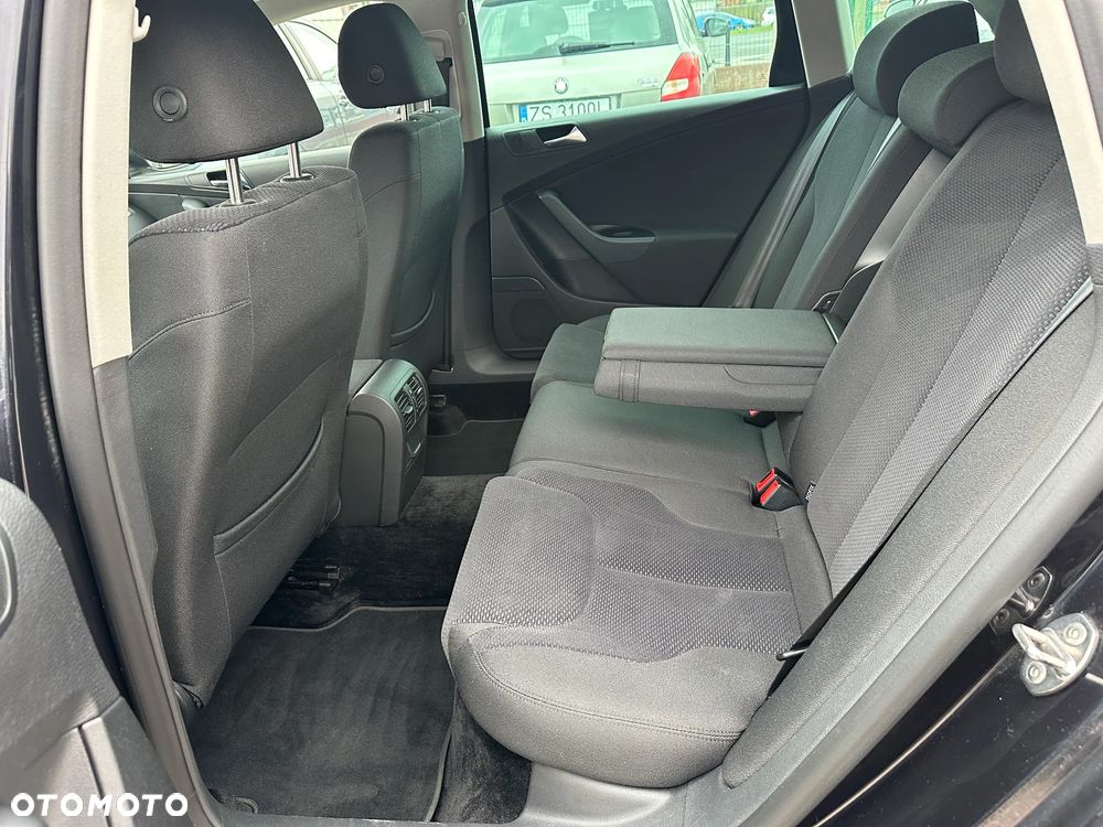 Volkswagen Passat 2.0 TDI DPF Comfortline - 20