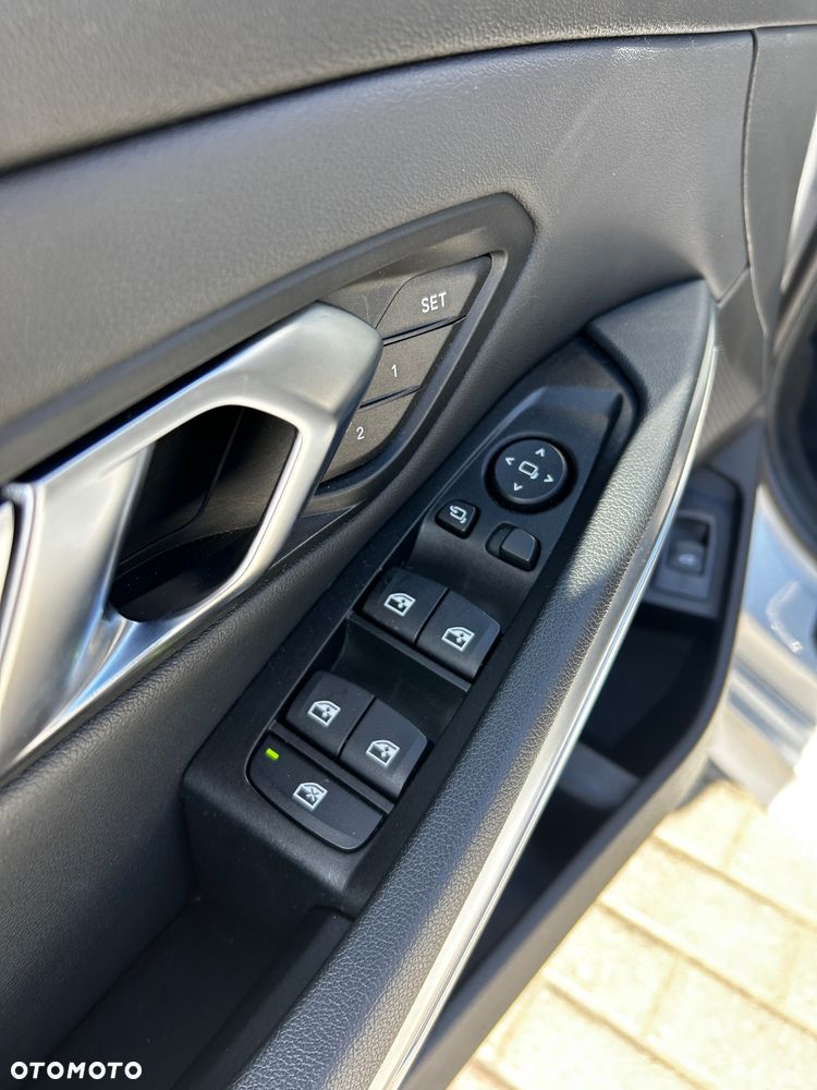 BMW Seria 3 330i xDrive Sport Line - 18