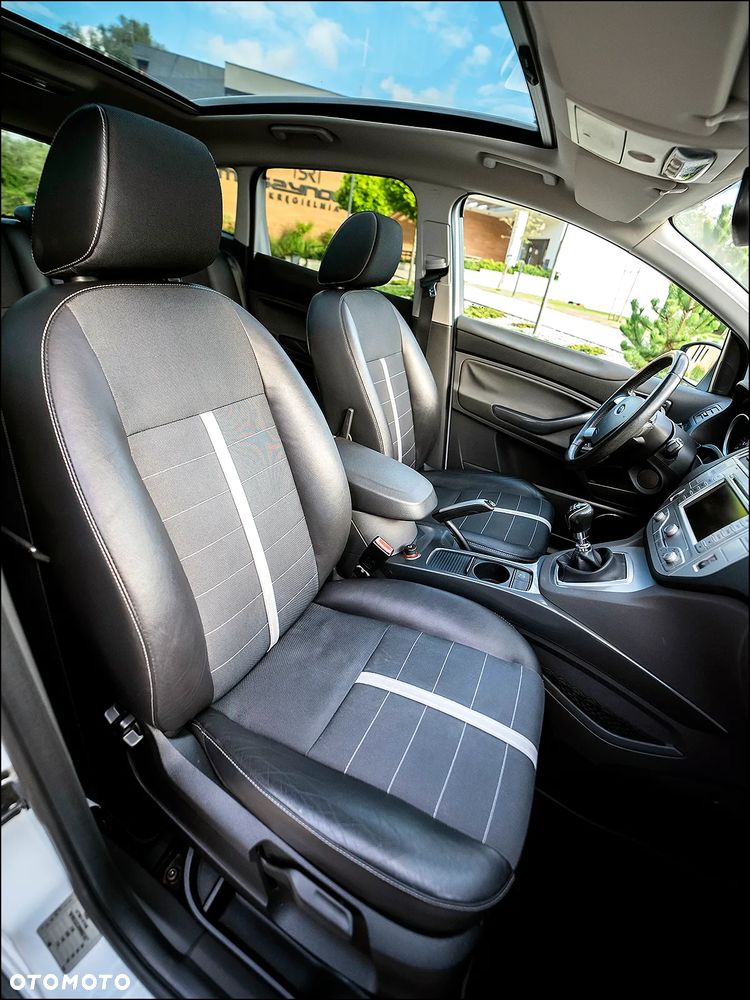 Ford Kuga - 36
