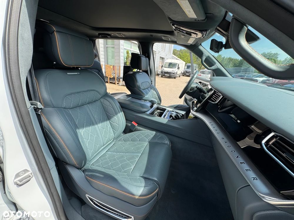 Jeep Grand Wagoneer - 25