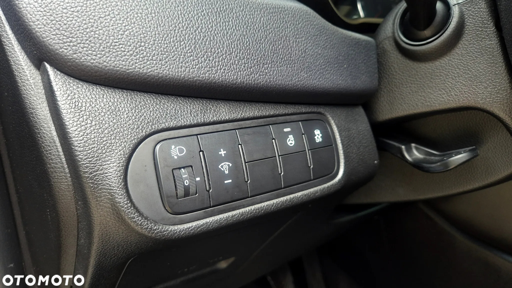 Kia Carens 1.6 GDI Dream Team Edition - 12