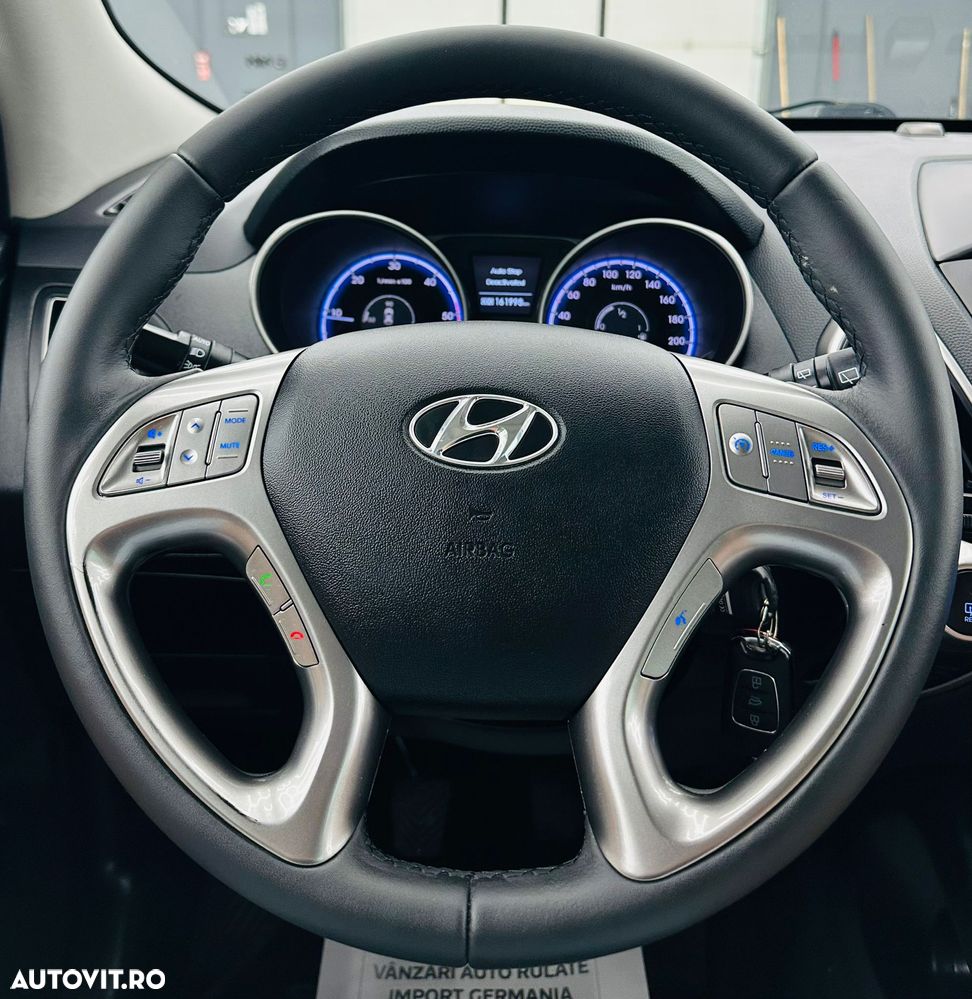 Hyundai ix35 1.7 CRDI 2WD blue Finale Gold - 32
