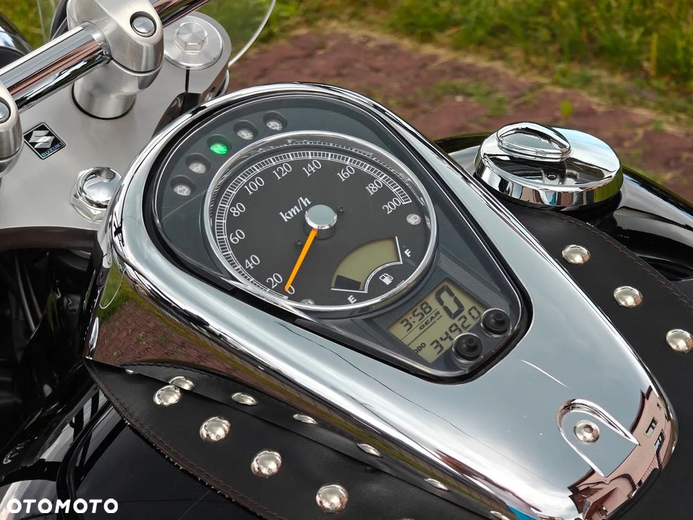 Suzuki Intruder - 27