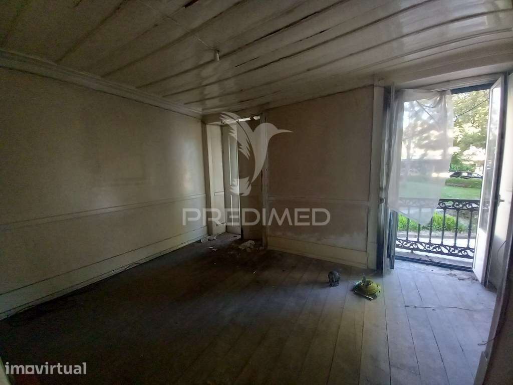 Prédio para habitação e comércio no centro de Lisboa (Alcântara) - Grande imagem: 4/36