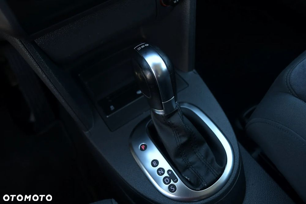 Volkswagen Touran 2.0 TDI DPF Highline DSG - 29