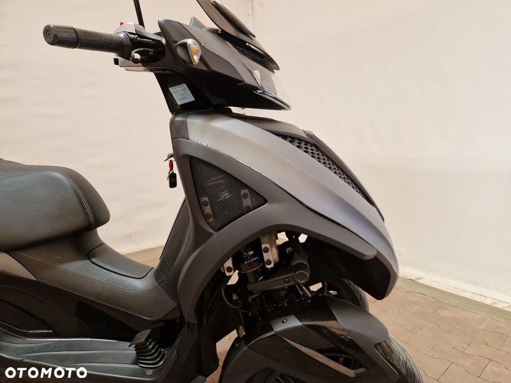 Piaggio MP-3 - 18