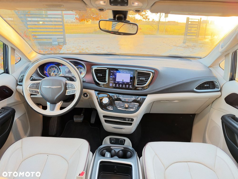 Chrysler Pacifica - 17