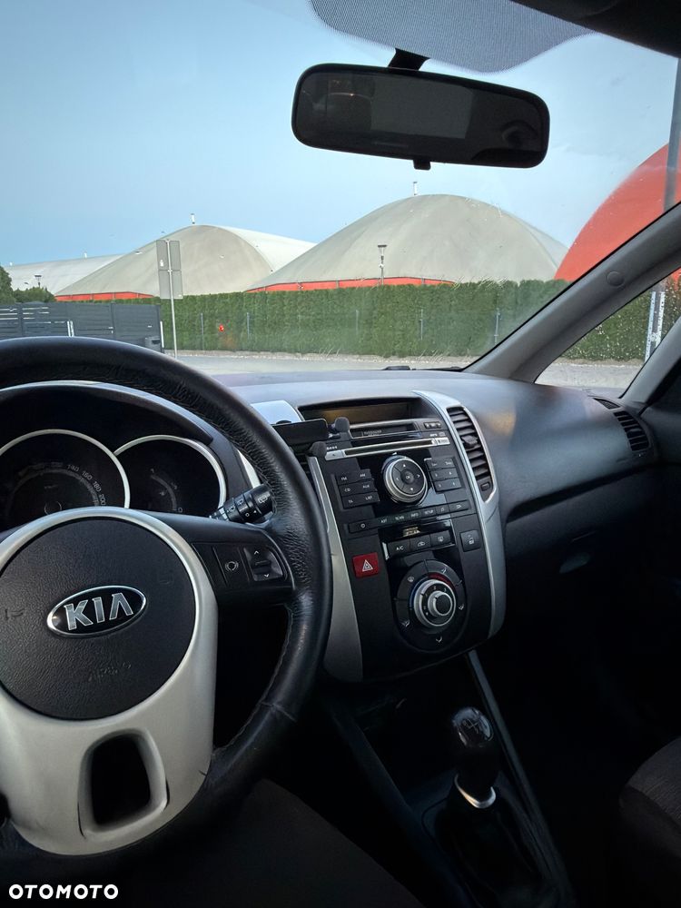 Kia Venga - 8