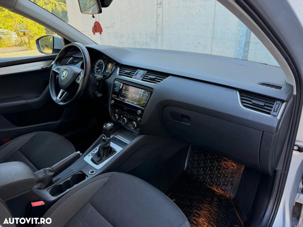 Skoda Octavia 1.6 TDI DSG Ambition - 12