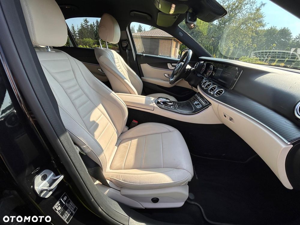 Mercedes-Benz Klasa E 220 d 4-Matic 9G-TRONIC - 12