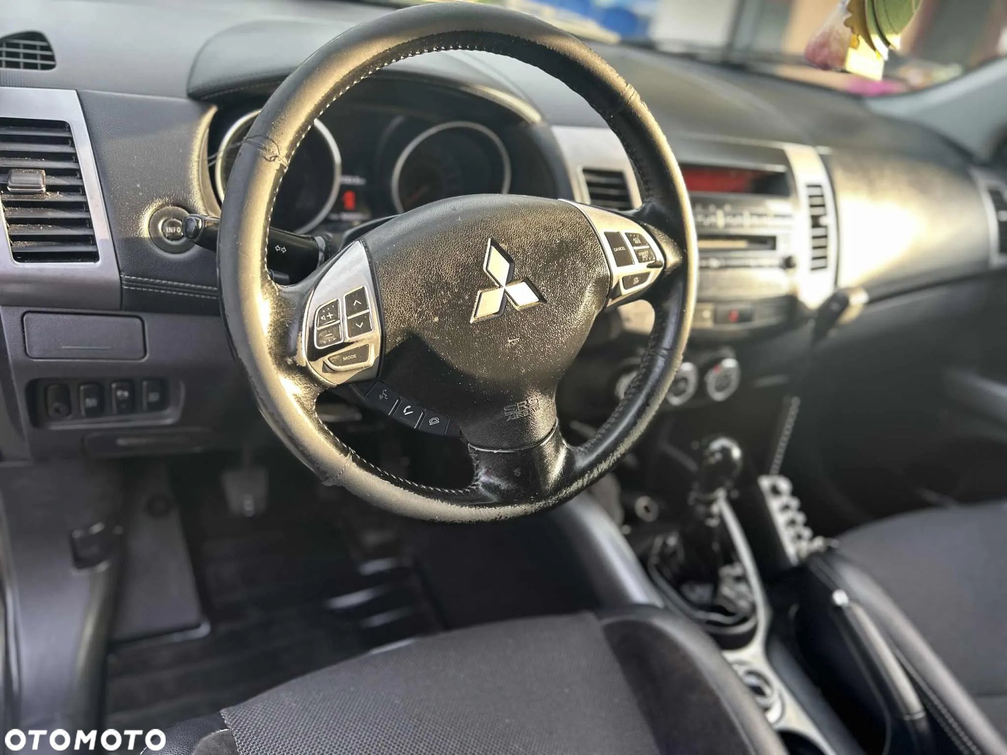 Mitsubishi Outlander 2.0 DID Intense + - 16
