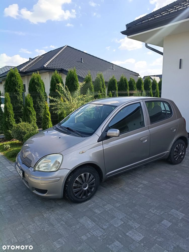 Toyota Yaris 1.0 Base - 1