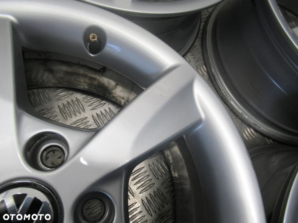 Felgi Vw Golf V VI VII Passat Tiguan Touran Caddy 6,5Jx16 et43 5x112 - 6
