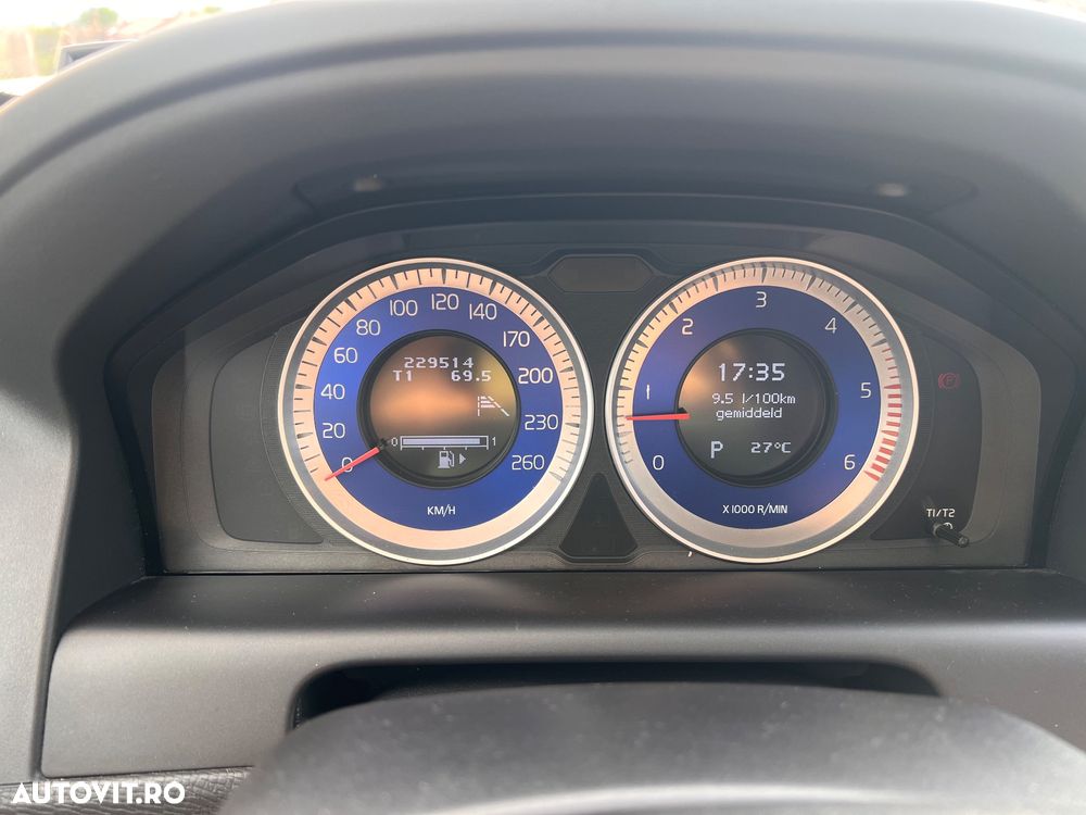 Volvo XC 60 2.4D AWD Aut. RDesign - 3