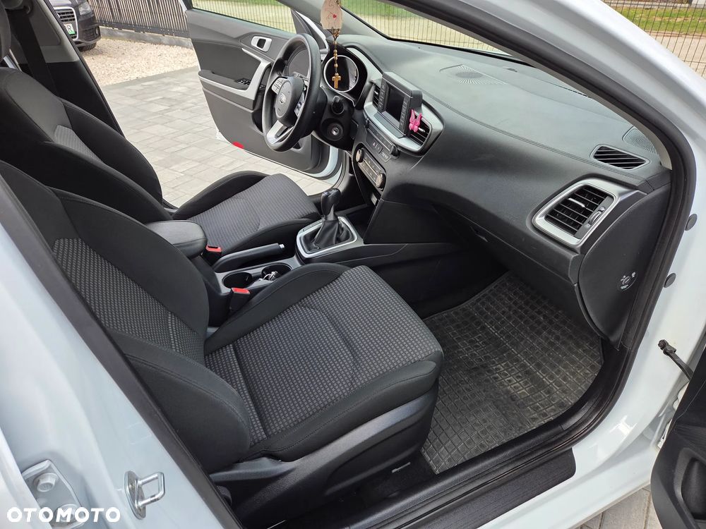 Kia Ceed 1.6 CRDi SCR M - 21