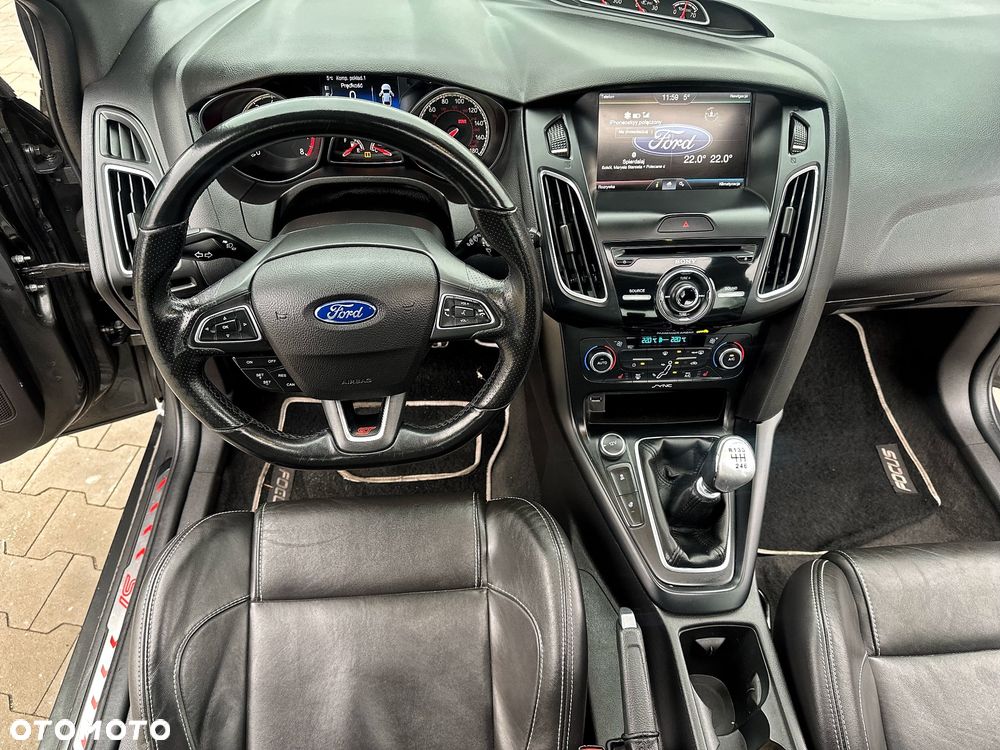 Ford Focus 2.0 EcoBoost ST mit Leder-Sport-Paket - 7