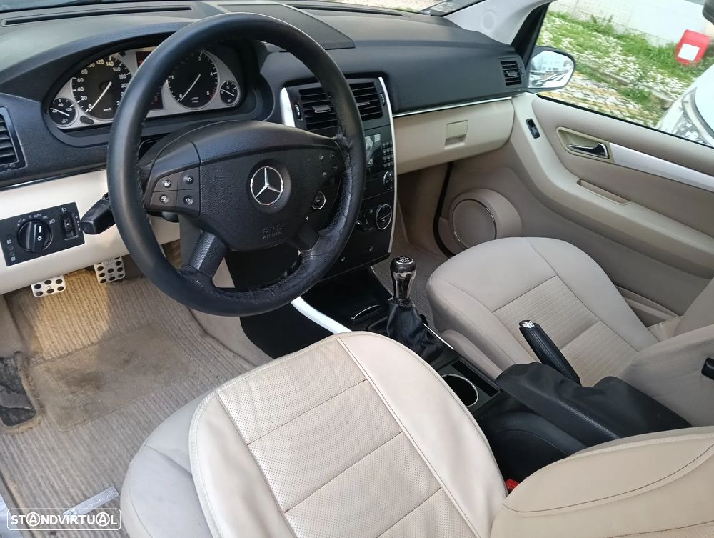 Mercedes-Benz B 200 CDI - 13