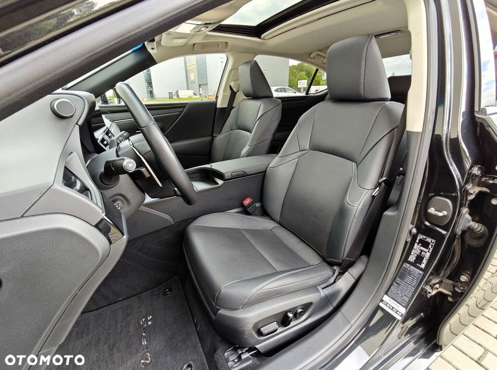 Lexus ES 300h Business Edition - 11