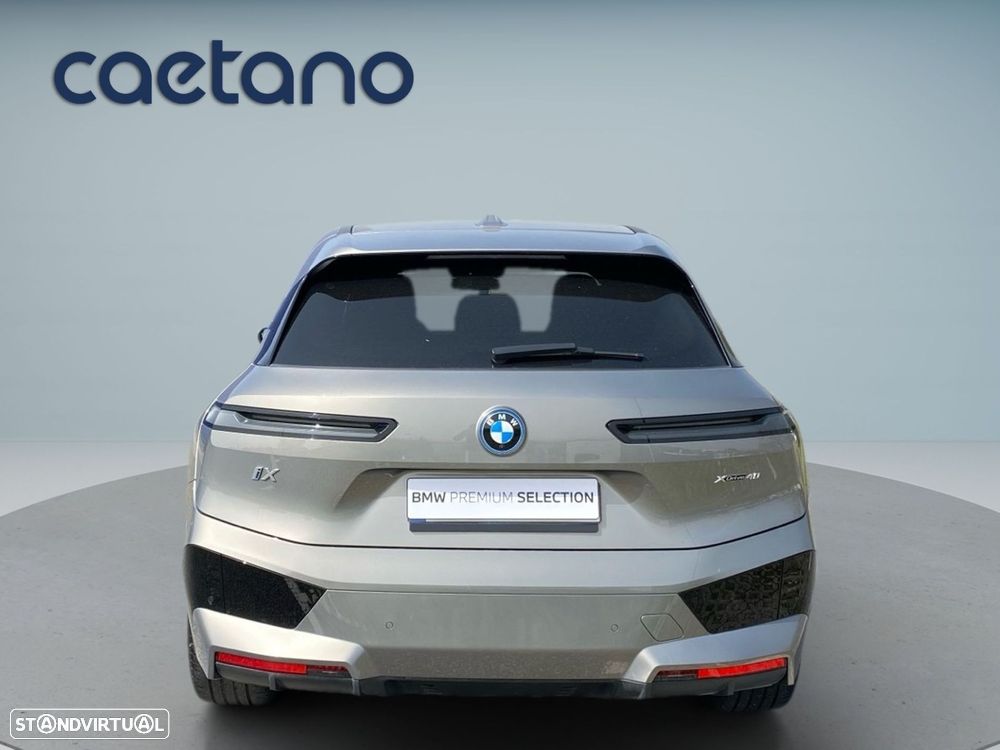 BMW iX xDrive 40 Pack Desportivo - 21