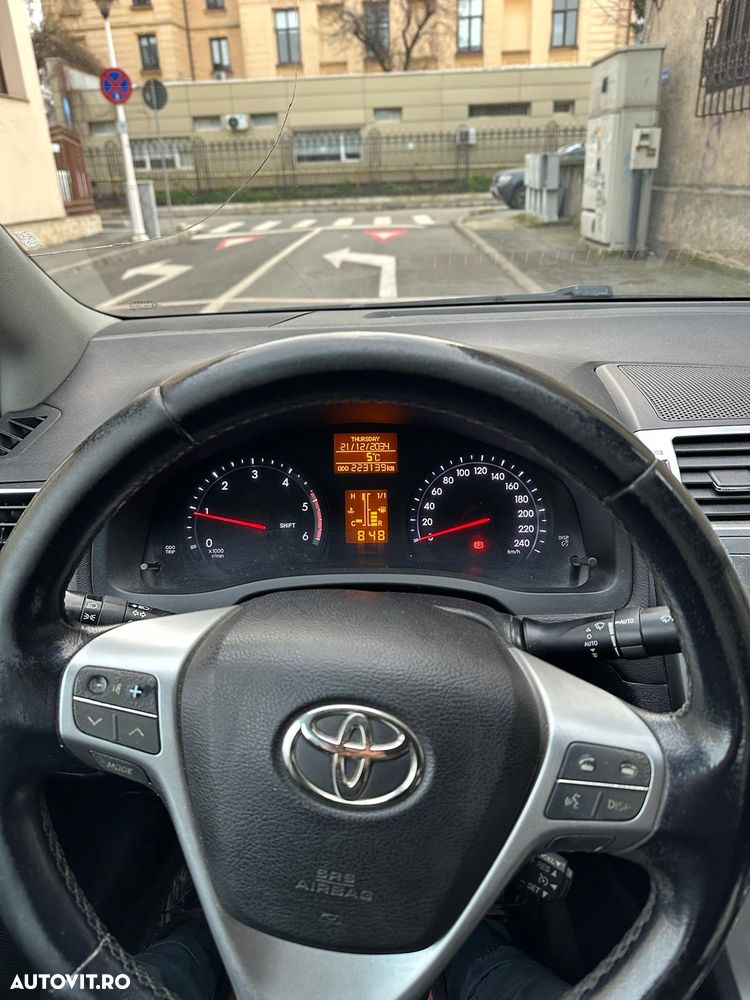 Toyota Avensis 2.0 D-4D Executive - 5