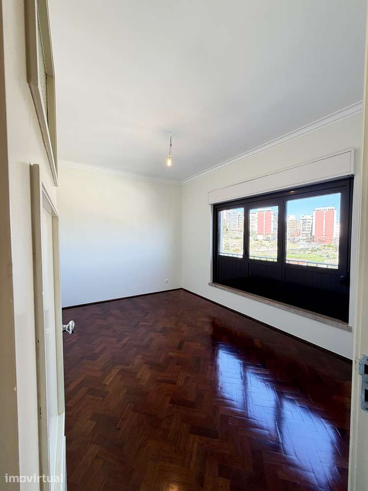 Apartamento T2 para arrendamento na Ajuda - Grande imagem: 3/23