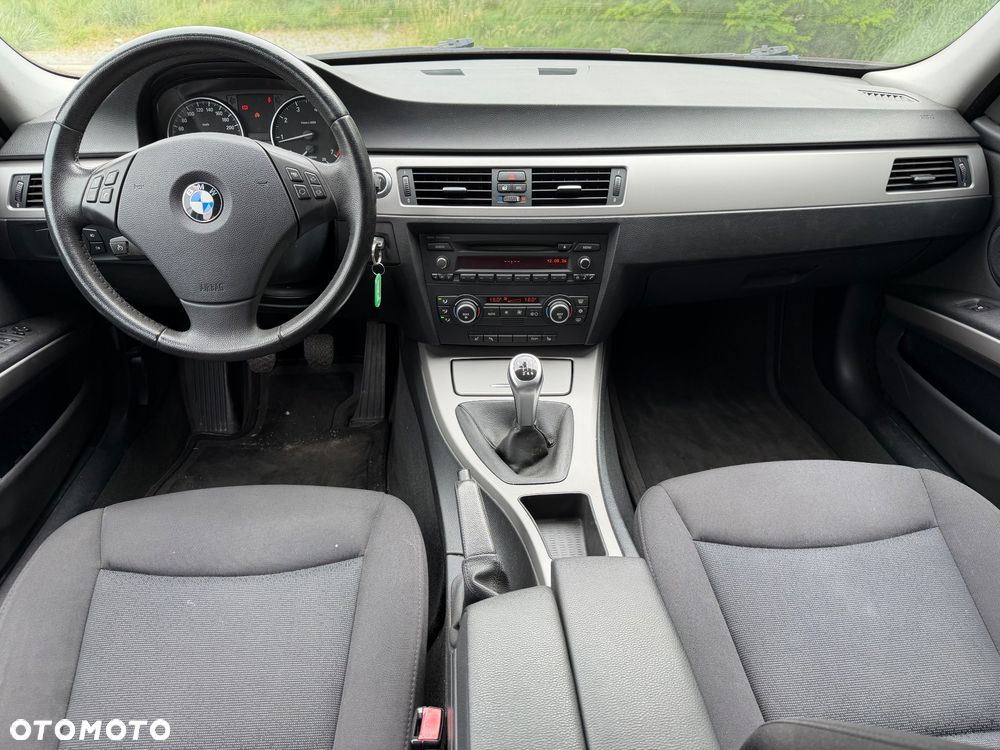 BMW Seria 3 318i Edition Exclusive - 14