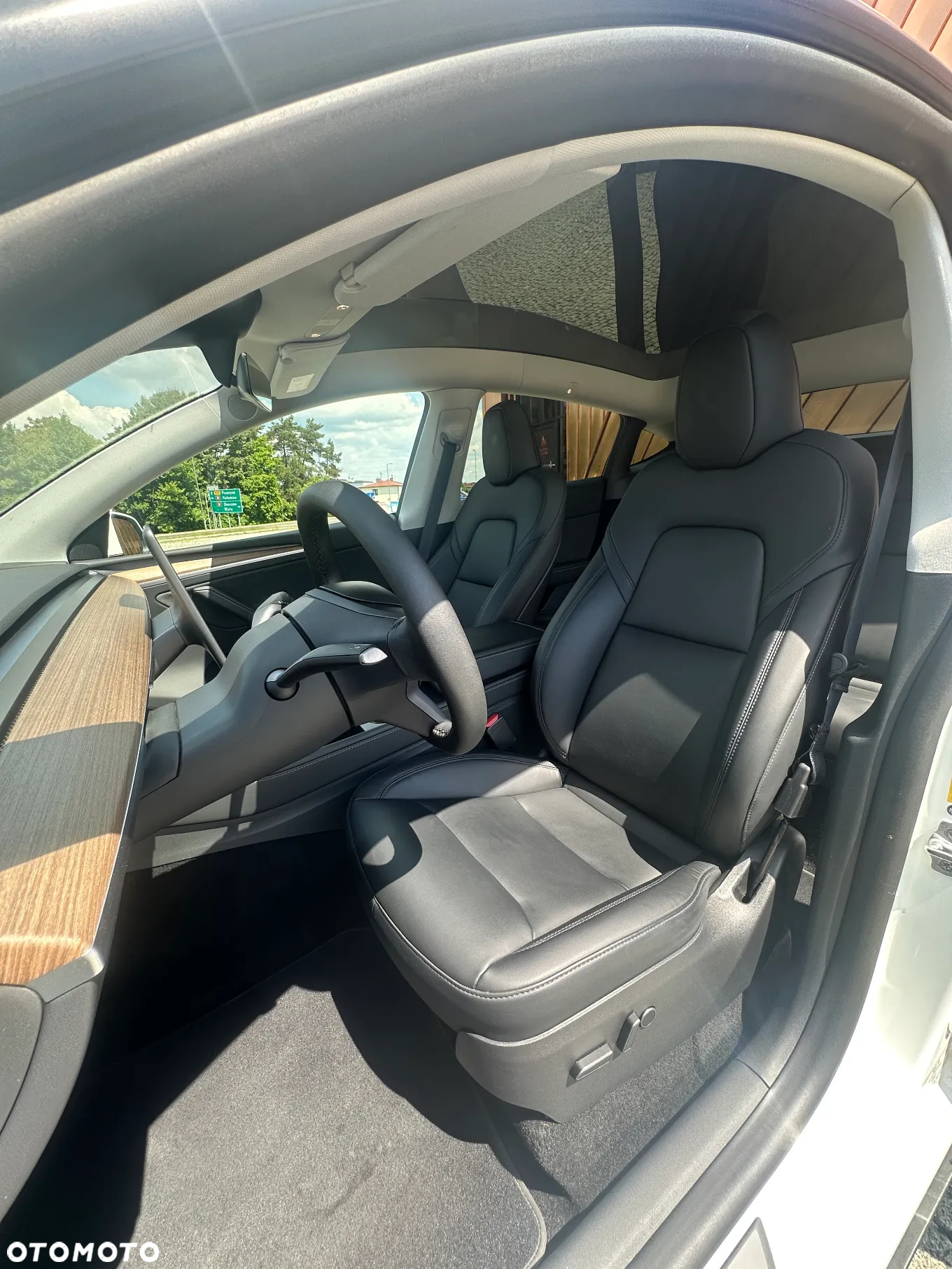 Tesla Y Long Range AWD - 12