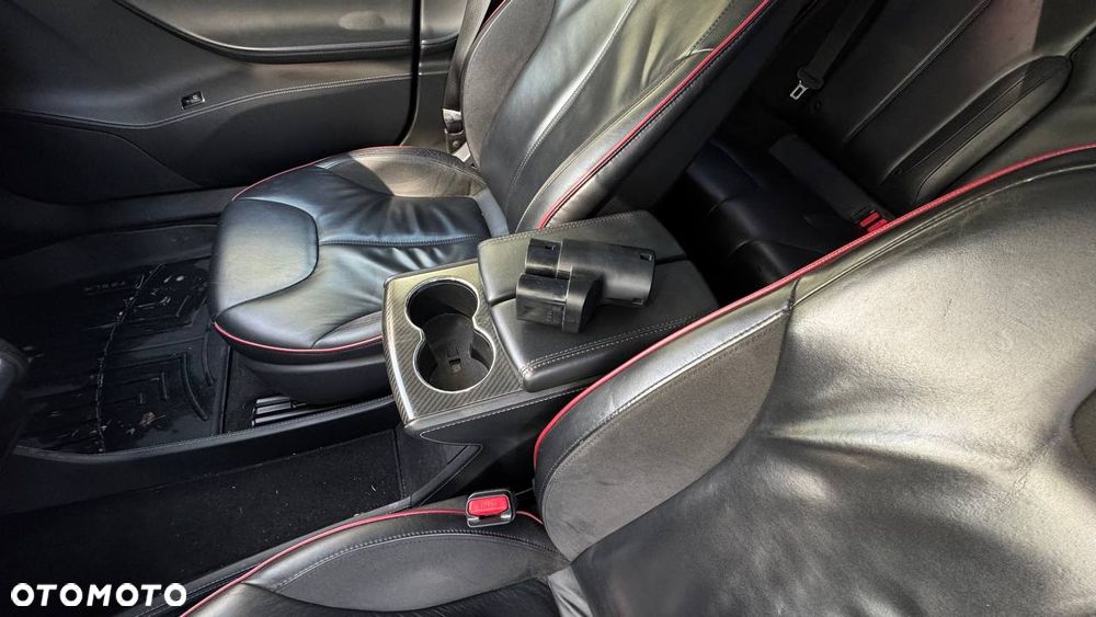Tesla Model S - 8
