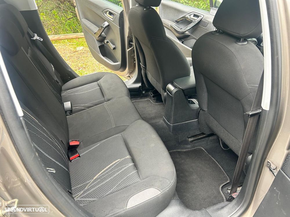 Peugeot 208 e-HDi 68 EGS5 Stop&Start Active - 8