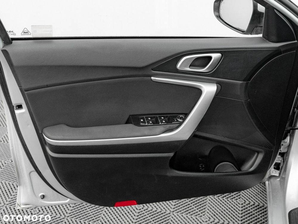 Kia Ceed - 10