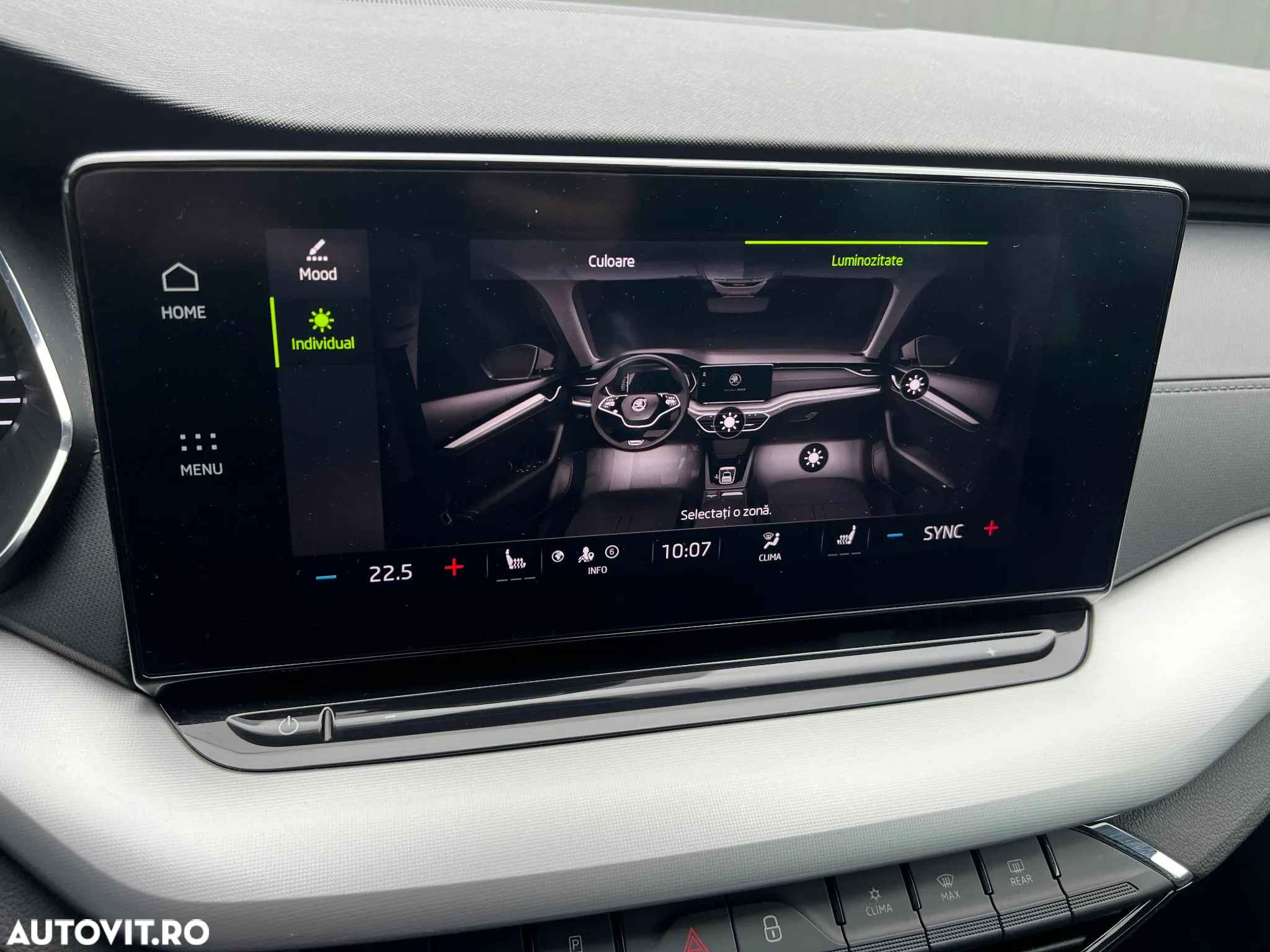 Skoda Octavia Combi 2.0 TDI DSG Ambition - 19
