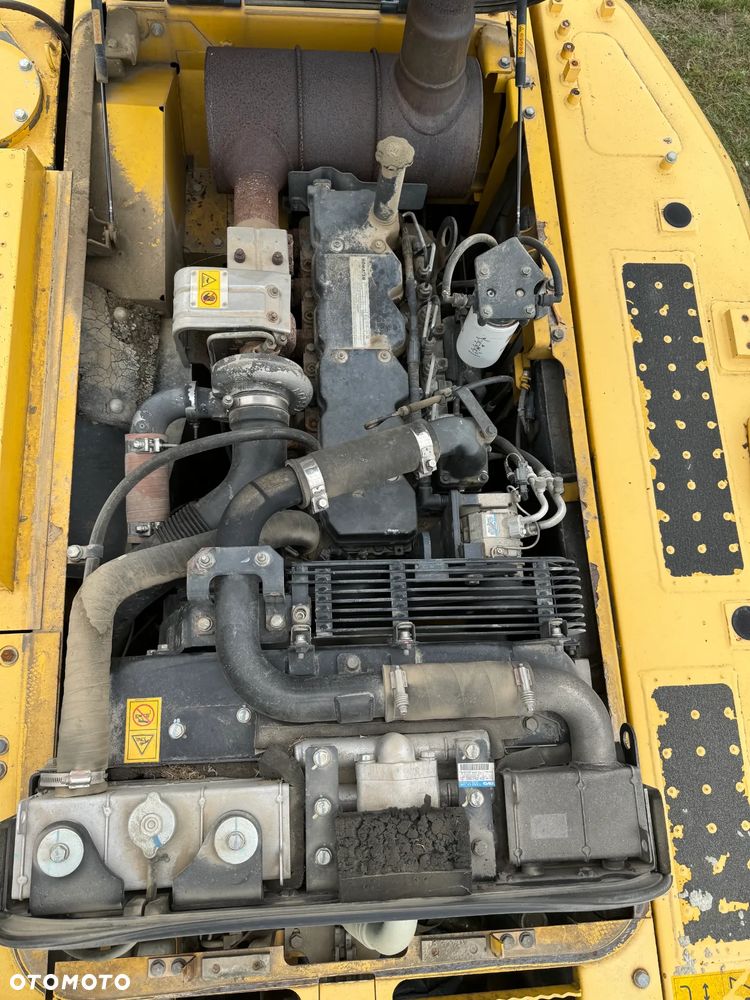 Komatsu PC210 LC - 23