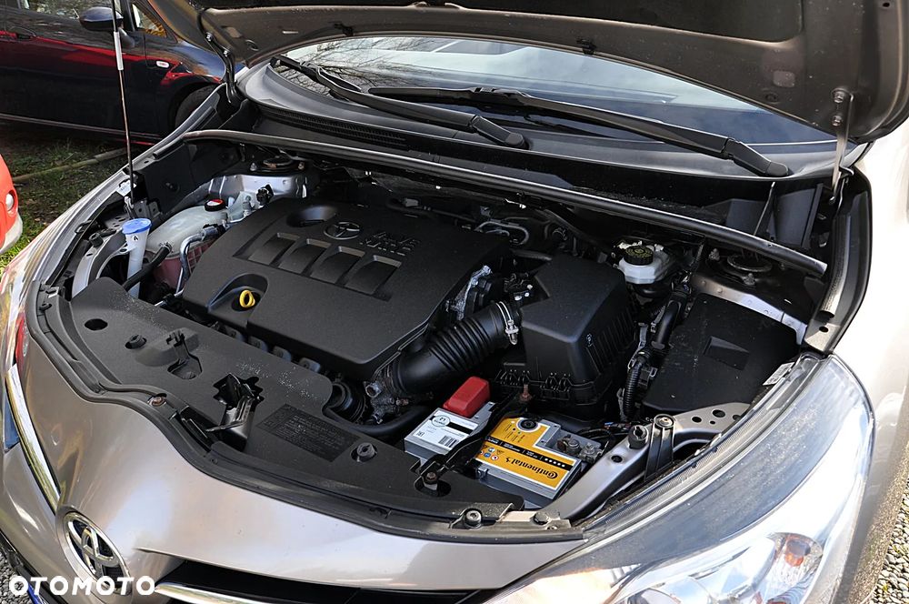 Toyota Verso 1.8 Premium - 31