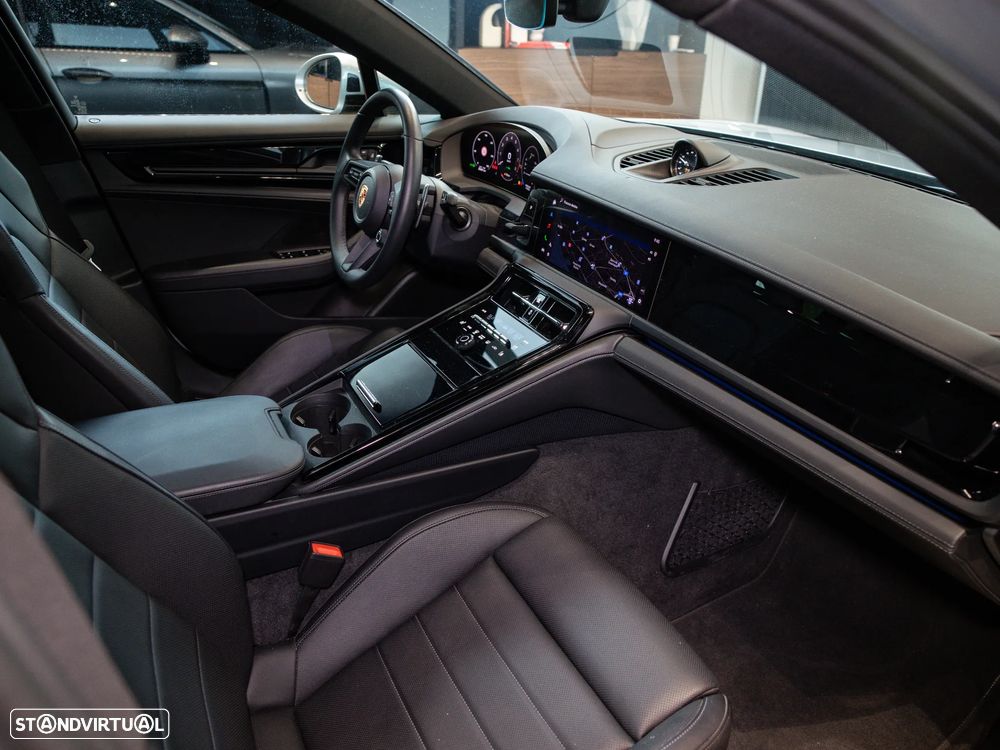 Porsche Panamera 4 E-Hybrid - 30