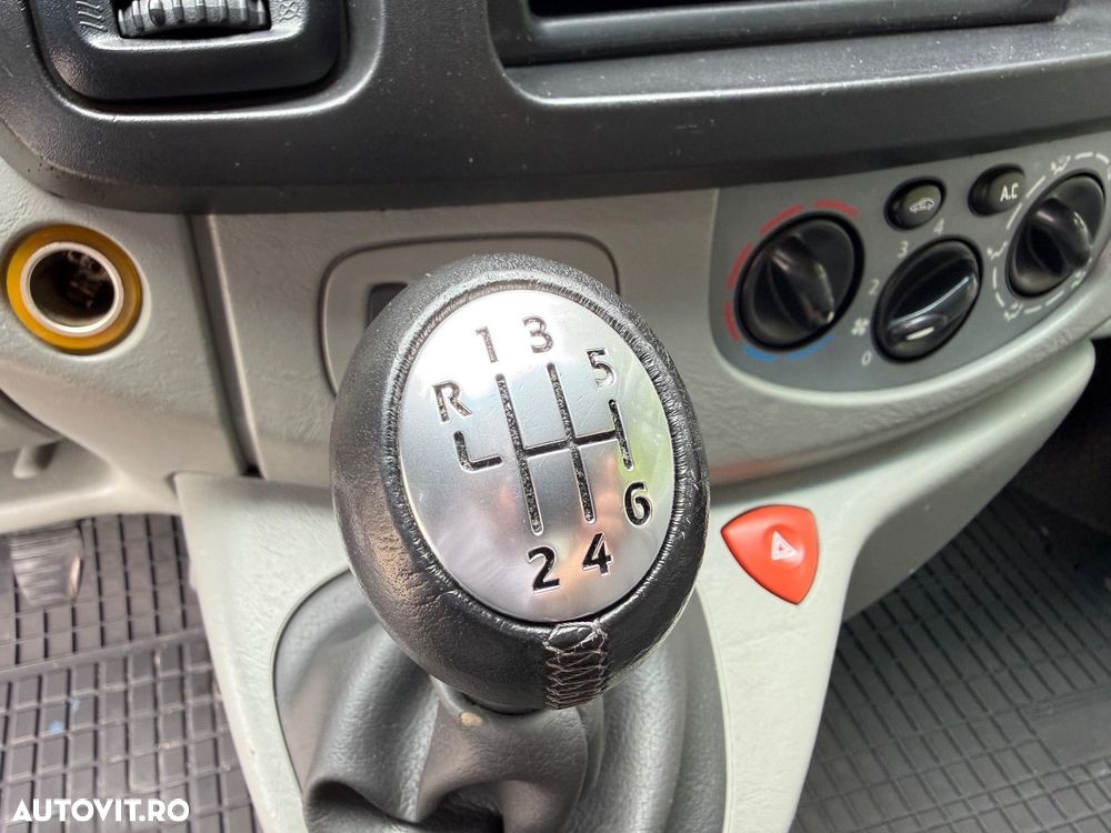 Renault Trafic - 15