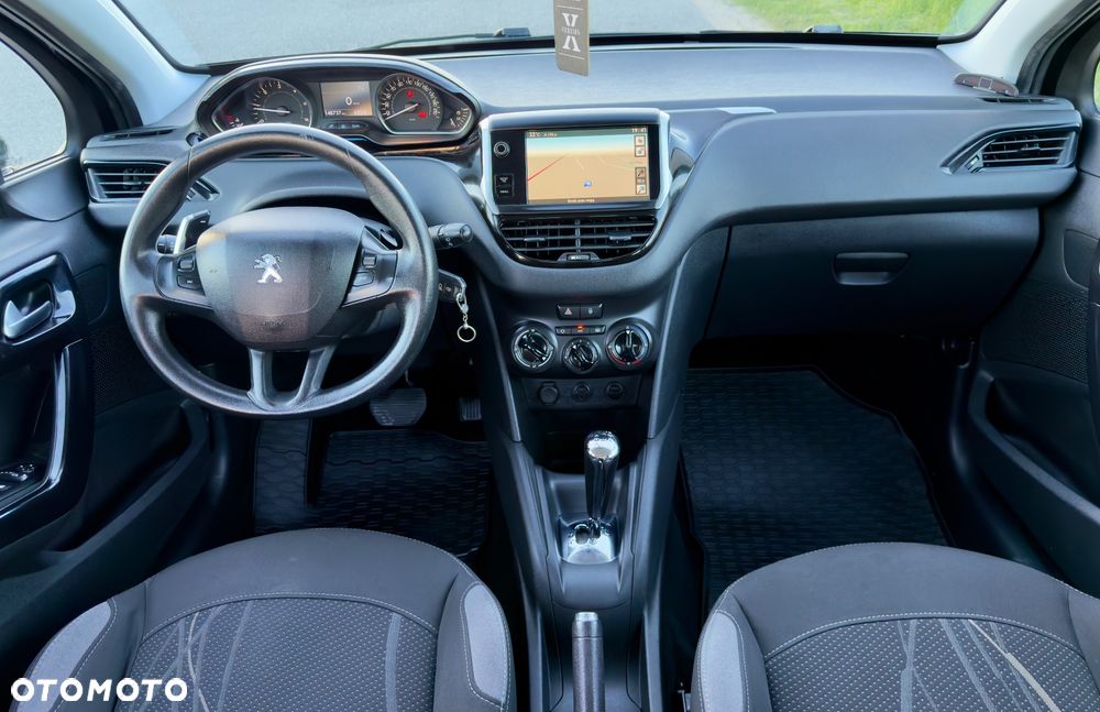 Peugeot 208 - 12