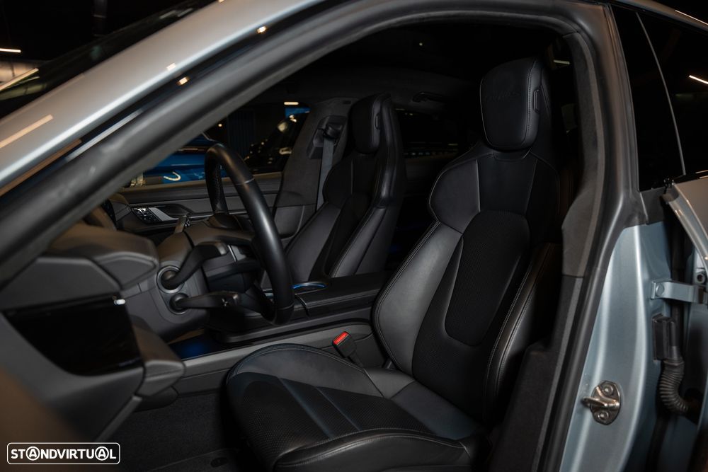 Porsche Taycan Turbo S - 12