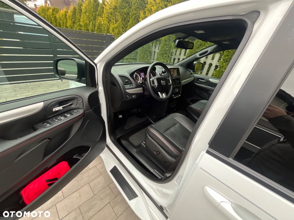 Dodge Grand Caravan 3.6 R/T - 11