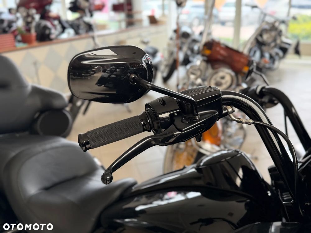 Harley-Davidson Touring Road Glide - 17