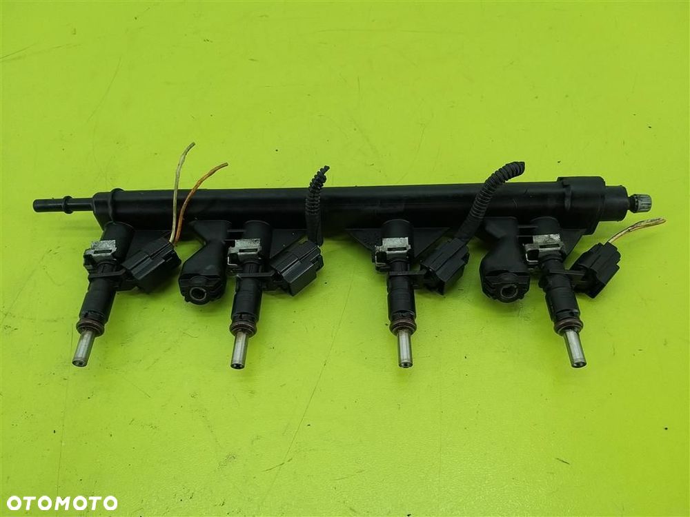 Listwa wtryskiwaczy Peugeot 308 307 207 2006–2012 1.4 B - 2