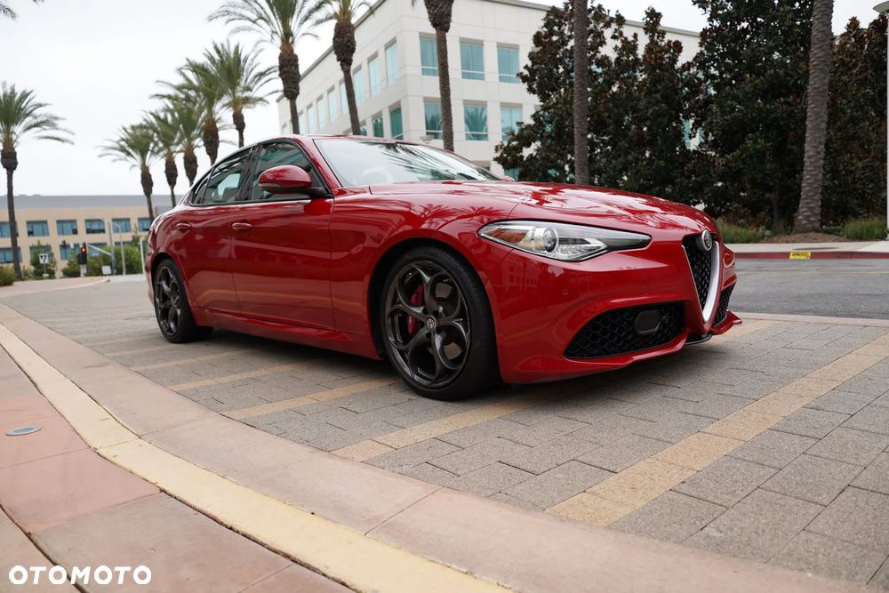 Alfa Romeo Giulia 2.0 Turbo 16V AT8-Q4 Ti - 9
