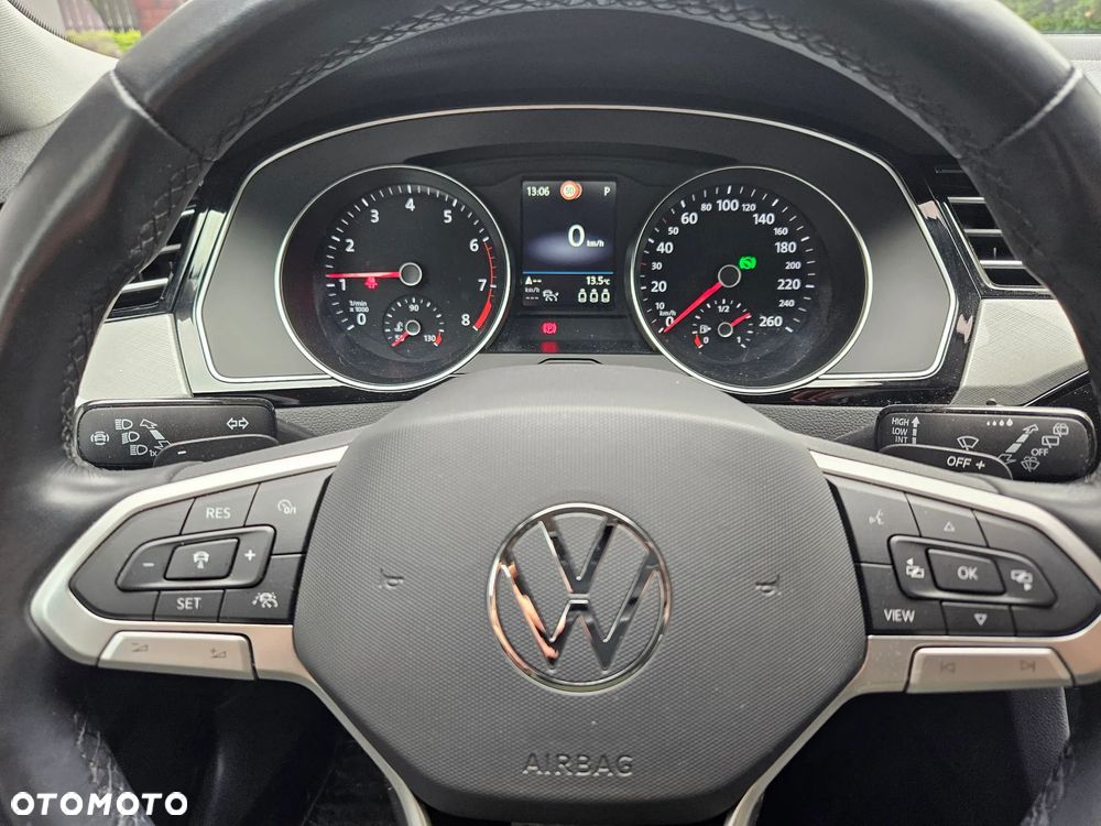 Volkswagen Passat Variant 2.0 TSI Business DSG - 16