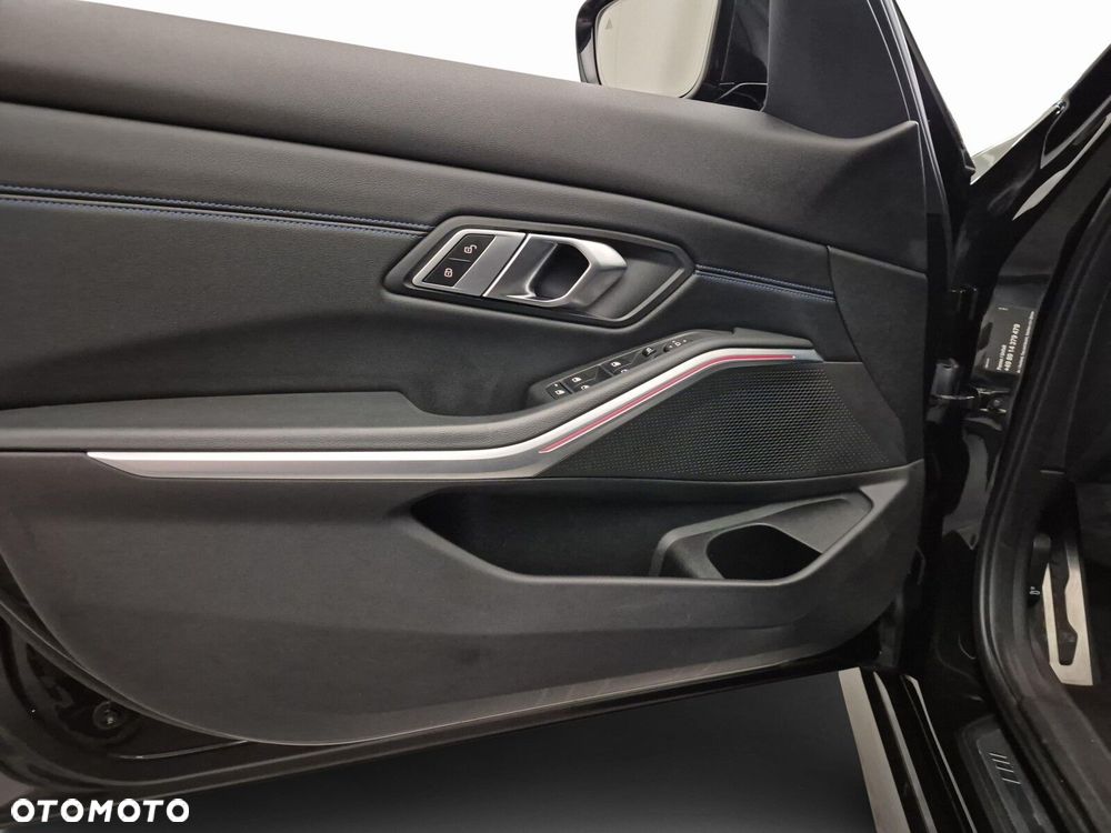BMW Seria 3 320d xDrive mHEV M Sport - 12