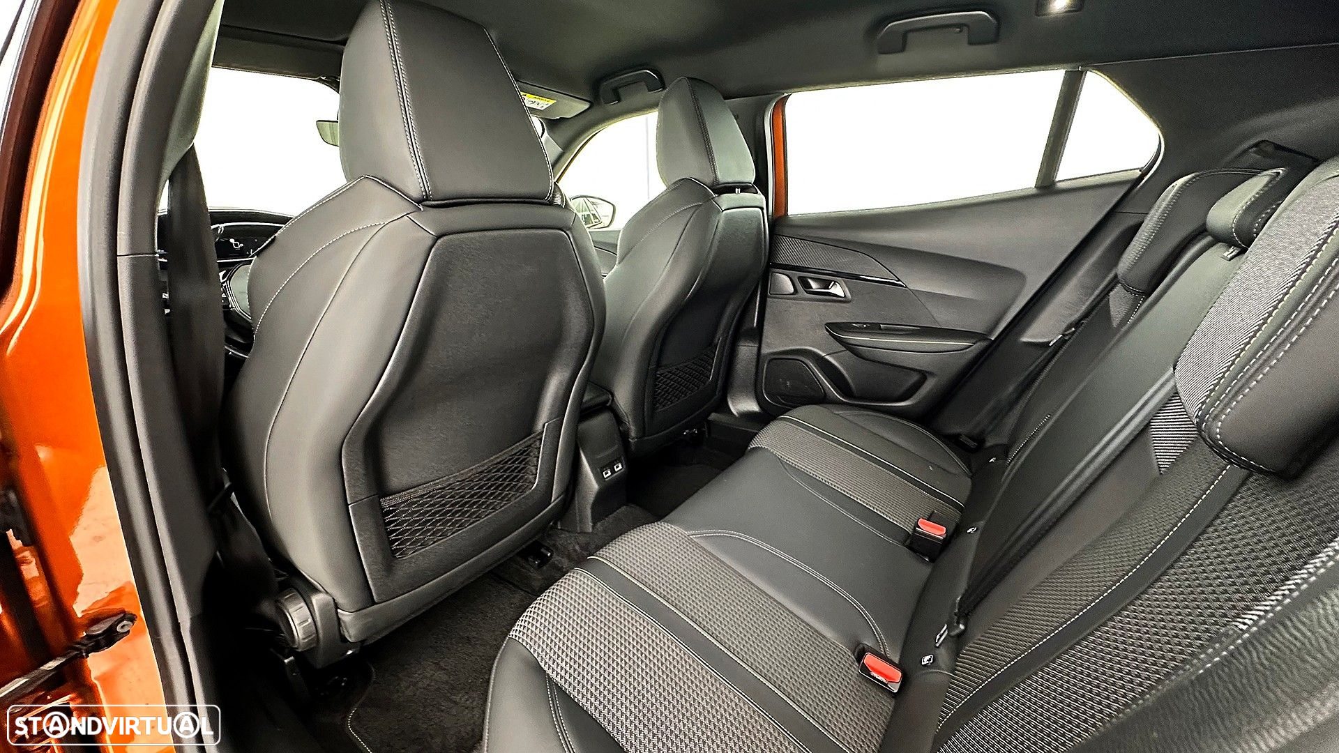 Peugeot 2008 1.2 PureTech GT EAT8 - 44