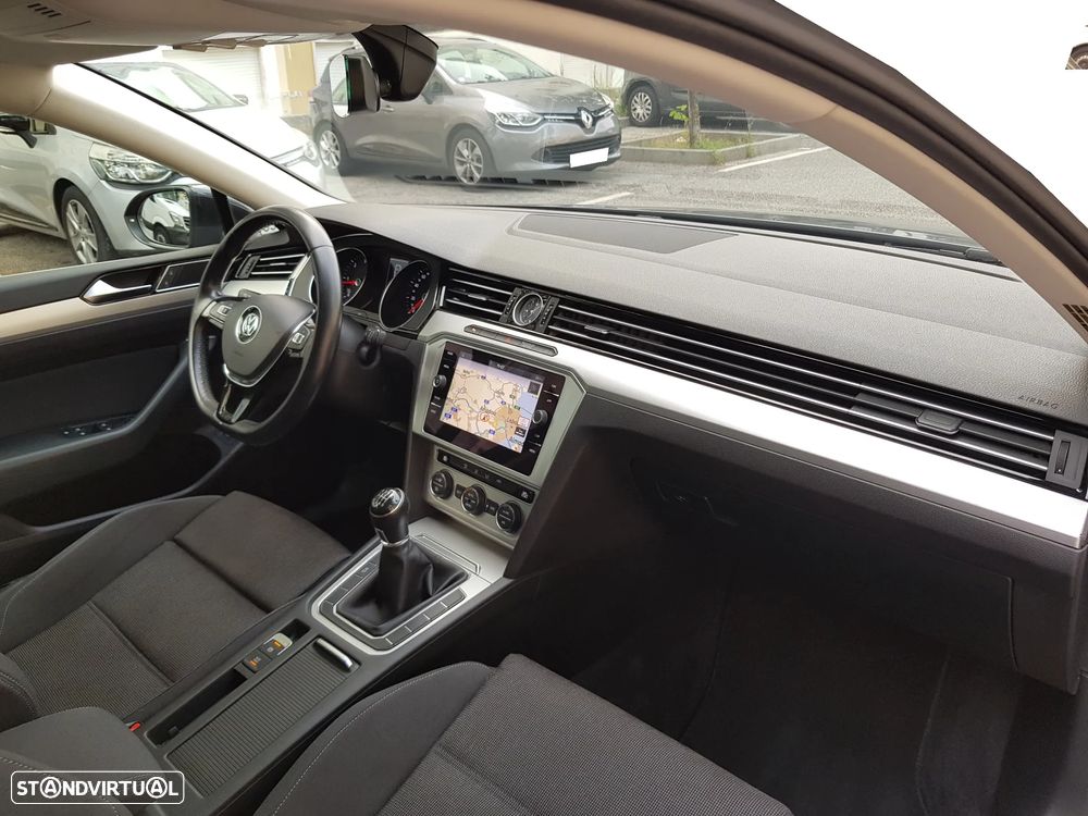 VW Passat Variant 1.6 TDI Confortline - 42