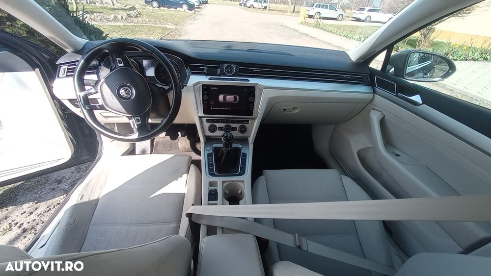 Volkswagen Passat - 4