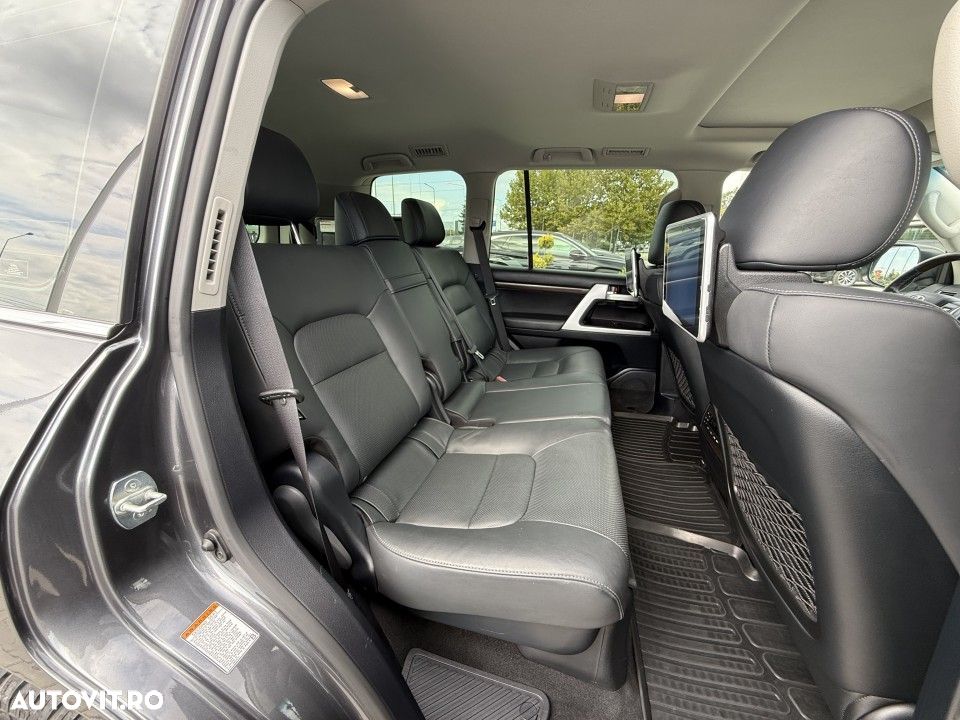 Toyota Land Cruiser - 20